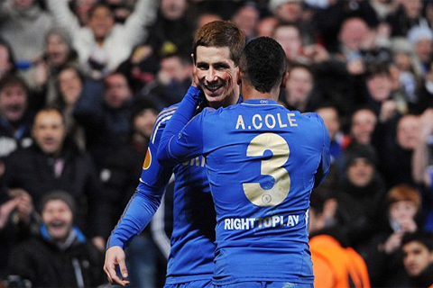 Torres nâng bước Chelsea ở Europa League